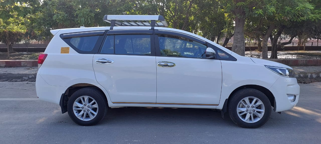 7 Seater Toyota Innova Crysta on Rent in Ghaziabad